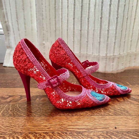 Elegant Red Knit Women's Heels - Picture 3 of 6